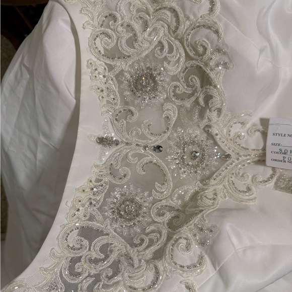 David’s Bridal Wedding Dress Style WG3709 soft white - Picture 12 of 13